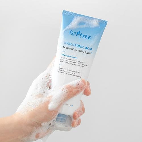 ISNTREE Hyaluronic Acid Low pH Cleansing Foam - BESTSKINWITHIN